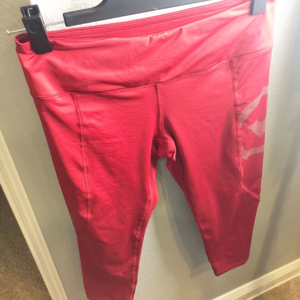 Women's Stay Cool Compression Crop Pant (Eco34)